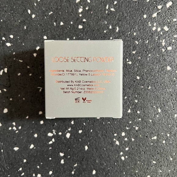 KAB COSMETICS | Translucent Setting Powder - Picture 3 of 4